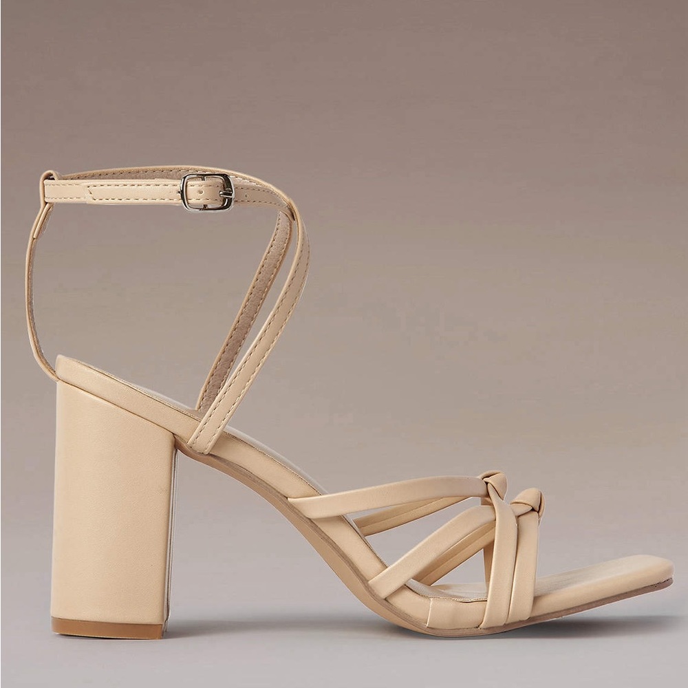 NWT Azazie Nude Block Heel Sandals
